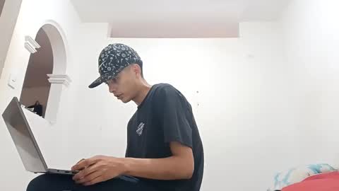 liam_smith00 online show from December 25, 1:31 am