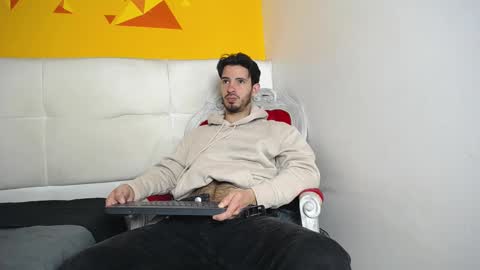 LiamLuxe online show from March 7, 1:07 pm