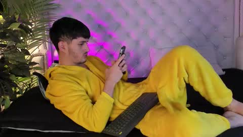 liammuller online show from December 3, 12:28 pm