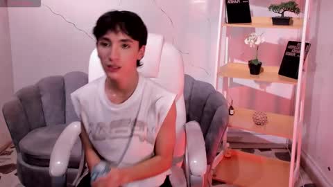 Snapshot of liampage_ chatting on October 22, 9:27 pm Liam Page online show from October 22, 9:27 pm