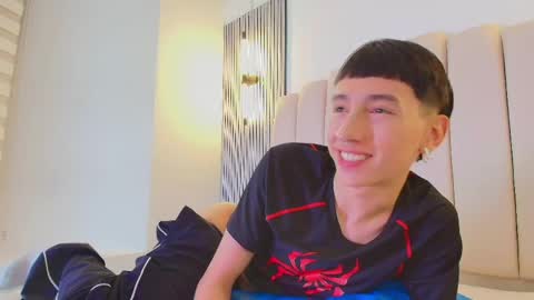 lian_cameron online show from April 18, 4:14 am