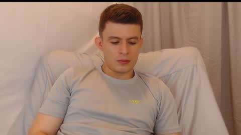 lian_eathan online show from December 4, 7:35 pm