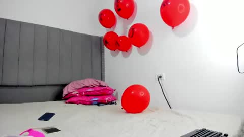 marilynandthiago online show from July 1, 3:04 am
