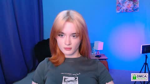 Snapshot of liana_kisses chatting on January 2, 10:44 pm Little Liana online show from January 2, 10:44 pm