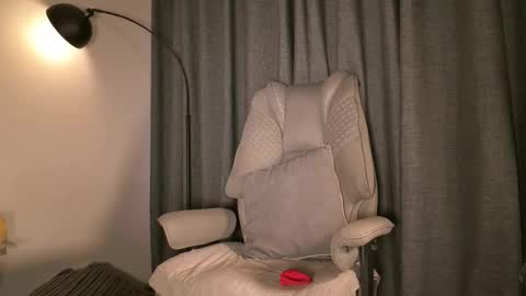 lianewhite online show from January 9, 1:11 am