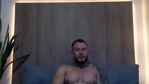 lianjones9 online show from February 10, 9:58 pm