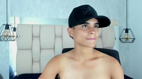   L I A N   online show from December 20, 6:02 pm