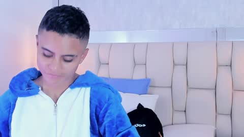   L I A N   online show from December 26, 11:43 am