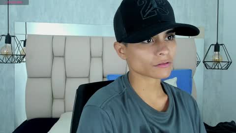   L I A N   online show from December 20, 11:32 am