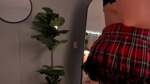 Lia online show from March 4, 5:45 pm