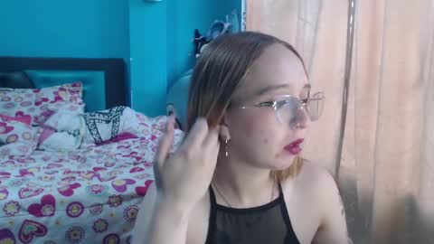 Snapshot of liaroberts1 chatting on March 7, 11:51 am Lia Roberts online show from March 7, 11:51 am