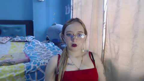 Snapshot of liaroberts1 chatting on January 31, 12:07 pm Lia Roberts online show from January 31, 12:07 pm