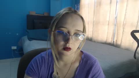 Lia Roberts online show from October 22, 11:56 am