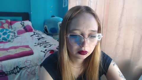 Snapshot of liaroberts1 chatting on February 14, 12:03 pm Lia Roberts online show from February 14, 12:03 pm