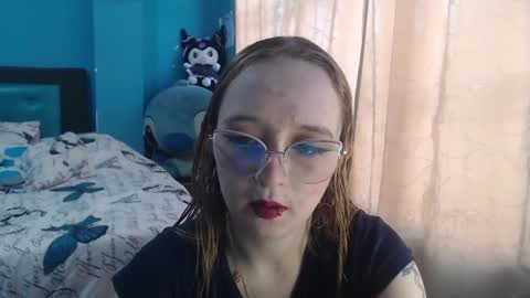 Snapshot of liaroberts1 chatting on March 10, 12:06 pm Lia Roberts online show from March 10, 12:06 pm