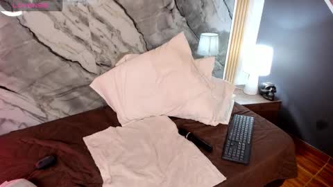 Lia Tompson online show from October 16, 9:35 pm