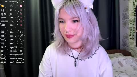 Lola online show from November 3, 8:10 pm