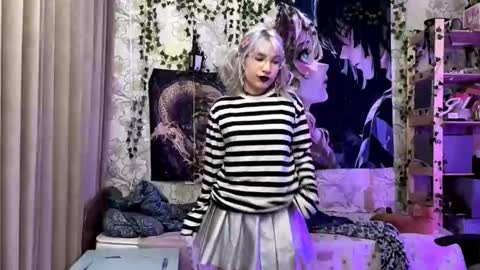 Lola online show from October 5, 7:21 pm