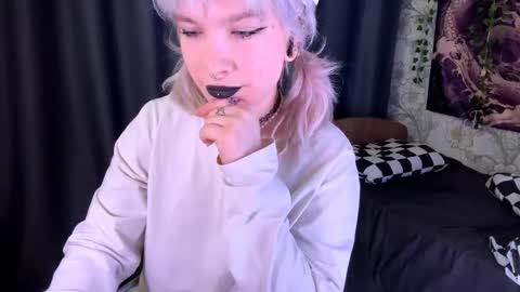 Lola online show from October 19, 8:35 pm