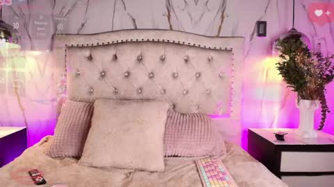lickpink1_ online show from April 28, 4:06 am