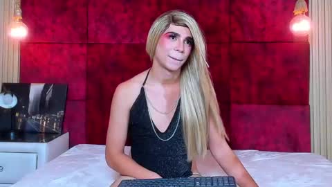 liiacollins online show from October 19, 12:04 am