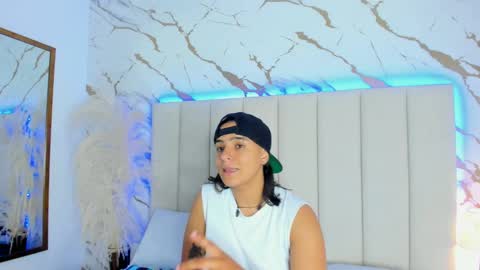 liiam_smith_ online show from November 1, 1:43 pm