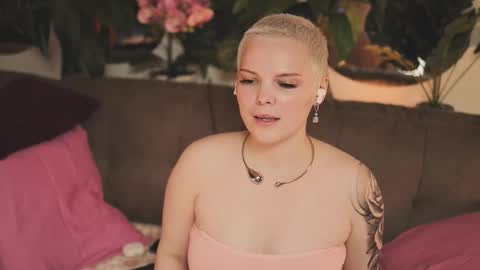 likaaberry online show from October 24, 4:57 am