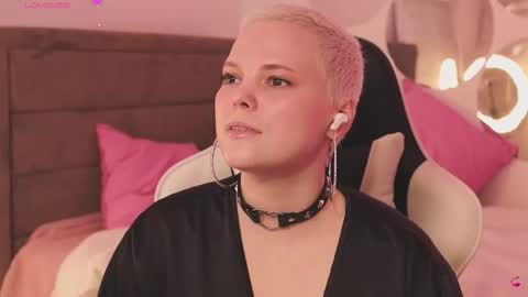 likaaberry online show from February 4, 2:32 pm