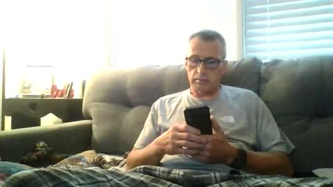 Snapshot of like2watchuwatchme chatting on October 29, 1:24 pm Like2watchuwatchme online show from October 29, 1:24 pm