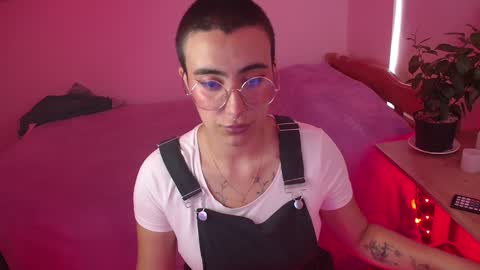 im MIA  -- MY OF is catsito3 online show from January 24, 9:15 pm