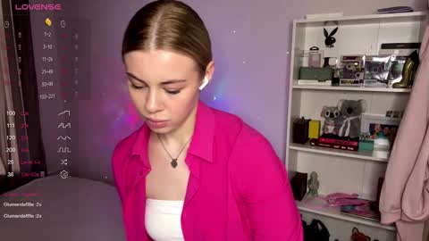 Elisa  online show from November 4, 10:16 am