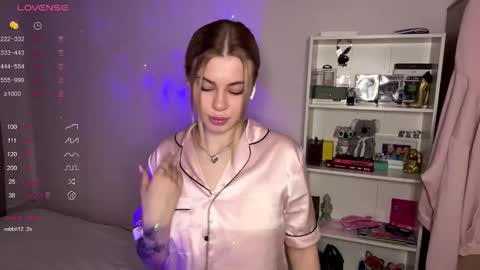 Elisa  online show from November 3, 9:10 am