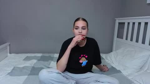 Emma online show from October 3, 1:41 pm