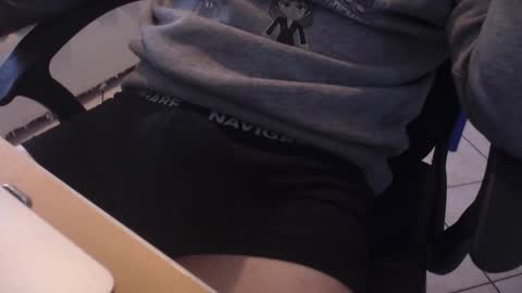 Snapshot of lil_j_ chatting on October 6, 1:07 pm lil_j_ online show from October 6, 1:07 pm