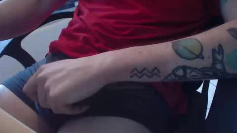 Snapshot of lil_j_ chatting on September 16, 2:20 pm lil_j_ online show from September 16, 2:20 pm