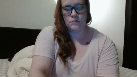 lil_nelli8 online show from December 12, 7:19 am