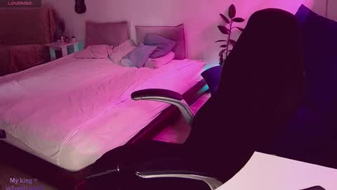 Snapshot of lil_nessa chatting on September 20, 8:50 am Nessa Greyrat if u like me tip 25 tk and put online show from September 20, 8:50 am