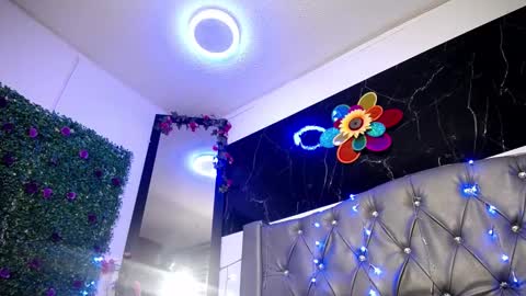   online show from March 5, 11:49 am