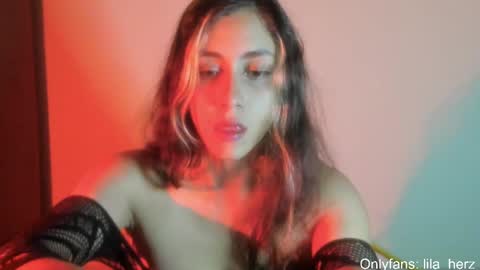 Snapshot of lila_herz chatting on February 19, 7:06 am Ren online show from February 19, 7:06 am
