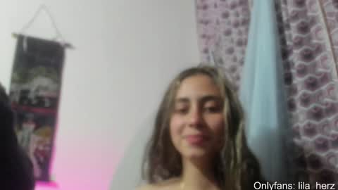 Snapshot of lila_herz chatting on January 1, 6:15 am Ren online show from January 1, 6:15 am