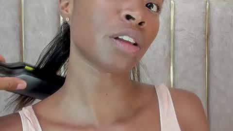 lila bailey  online show from December 17, 7:53 pm