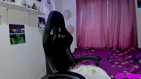 Lila 3 online show from February 11, 10:46 pm