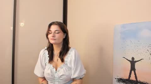 Mia online show from June 11, 3:43 pm