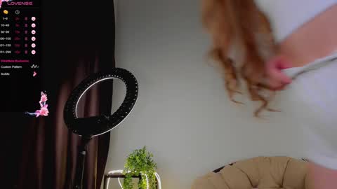 Snapshot of lili__roze_ chatting on February 7, 9:15 pm lili__roze_ online show from February 7, 9:15 pm