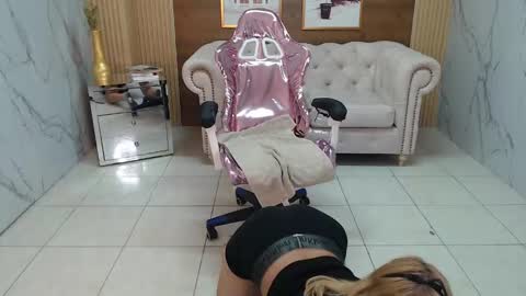 Lili online show from February 19, 6:22 am