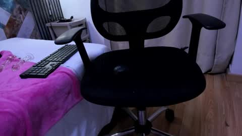 lili_pinki online show from October 15, 7:32 am