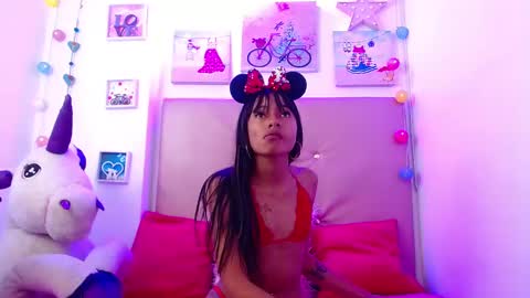 Snapshot of lili_roussi chatting on March 12, 3:02 am lili_roussi online show from March 12, 3:02 am