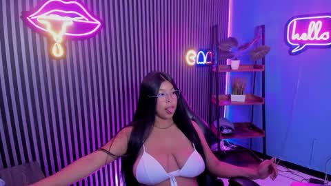lili skye online show from April 11, 8:02 pm