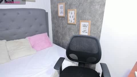 Lili online show from February 9, 12:25 am