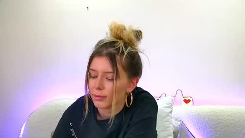 Snapshot of liliabianca chatting on February 17, 1:11 pm Mia online show from February 17, 1:11 pm